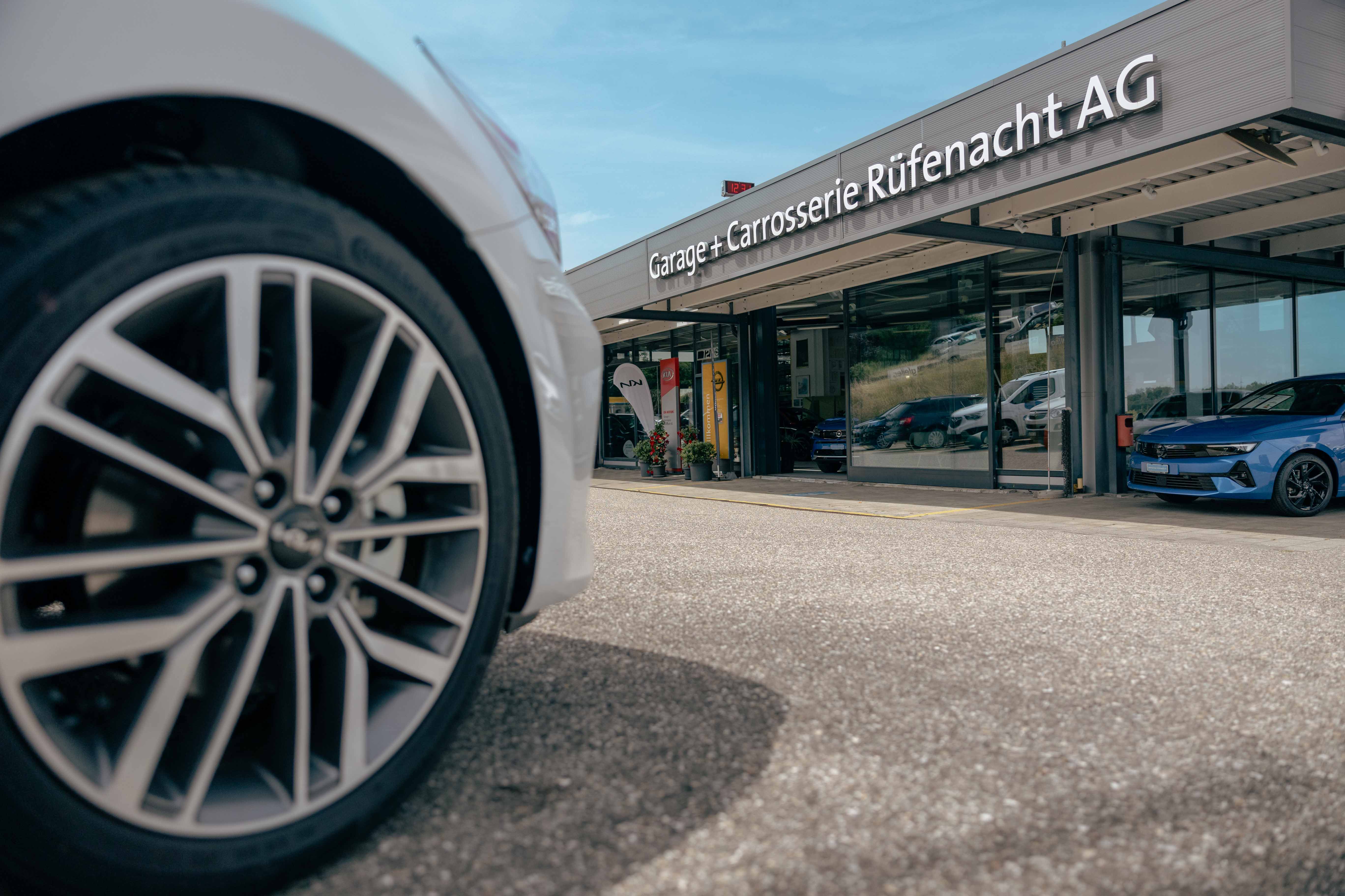 Garage aussen_1.jpg Garage aussen_1